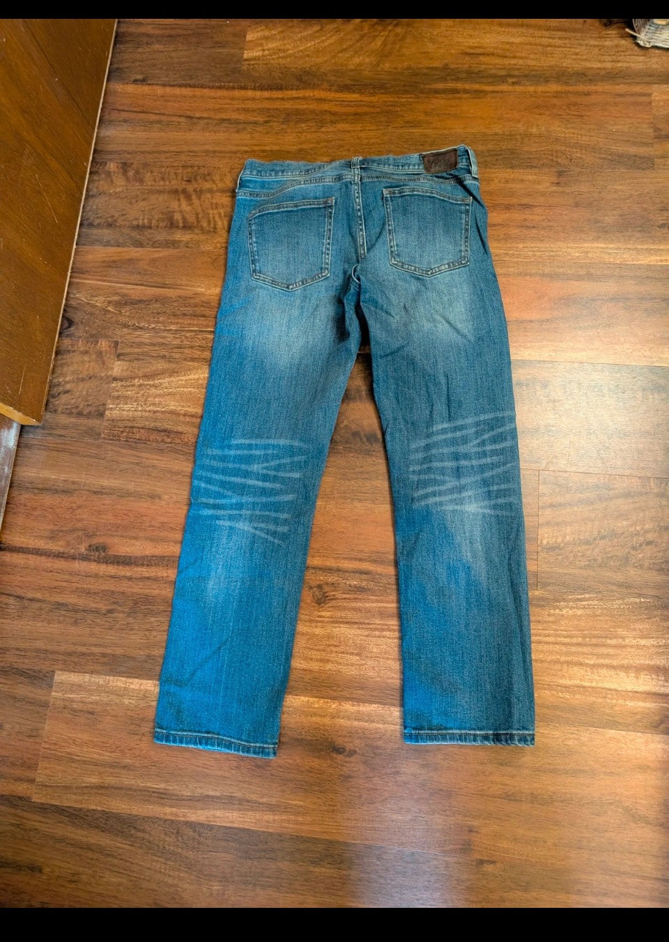 Tailored fit comfortable men's jeans