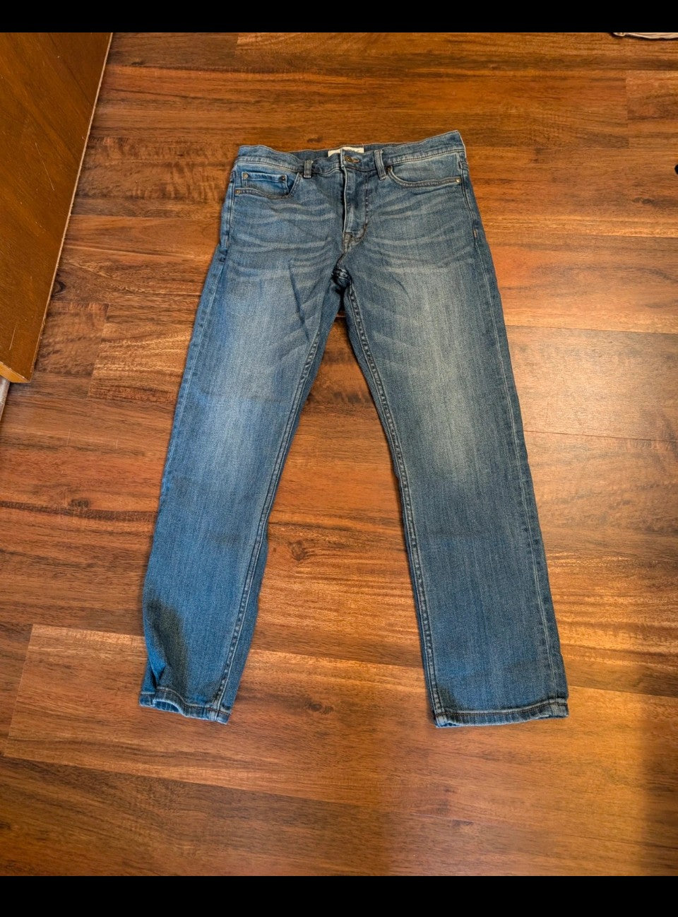 Tailored fit comfortable men's jeans