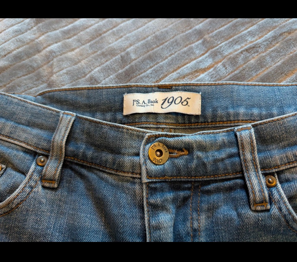 Tailored fit comfortable men's jeans