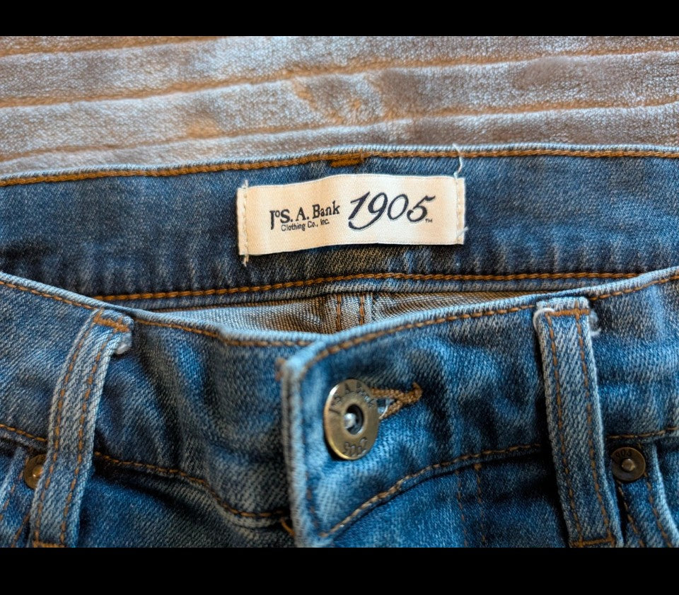 Tailored fit comfortable men's jeans